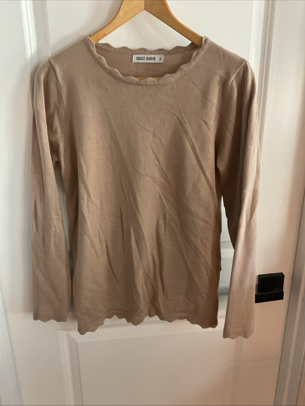 Grace Karin - Long Sleeve Scallop Trim Knit Top in Taupe - Ladies Size Medium